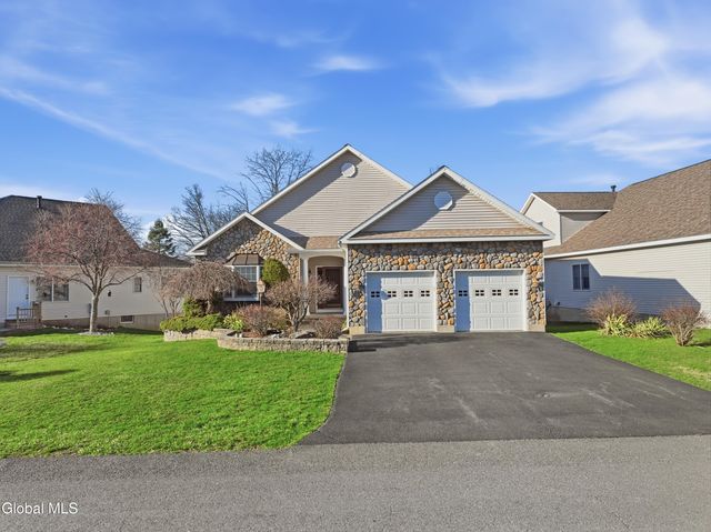 6 Cheshire Way, Colonie, NY 12211