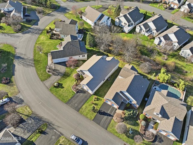 6 Cheshire Way, Colonie, NY 12211