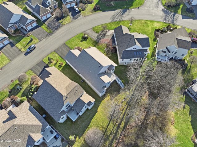 6 Cheshire Way, Colonie, NY 12211