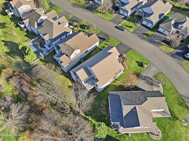 6 Cheshire Way, Colonie, NY 12211