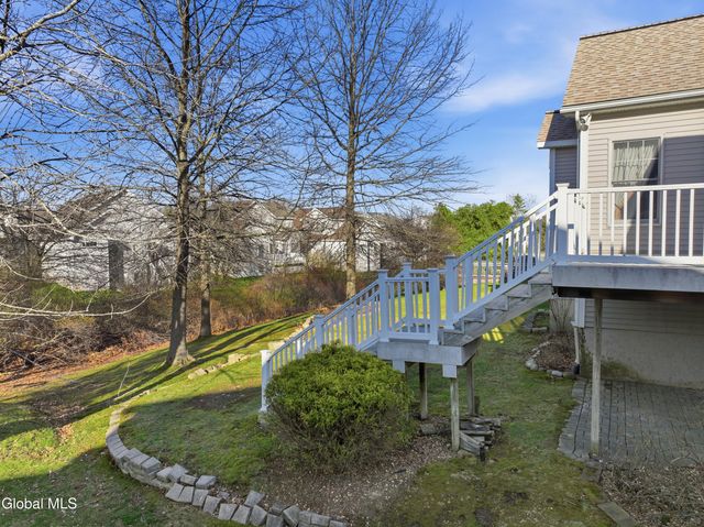 6 Cheshire Way, Colonie, NY 12211
