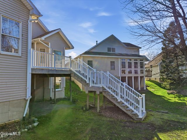 6 Cheshire Way, Colonie, NY 12211