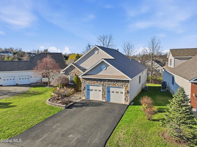 6 Cheshire Way, Colonie, NY 12211