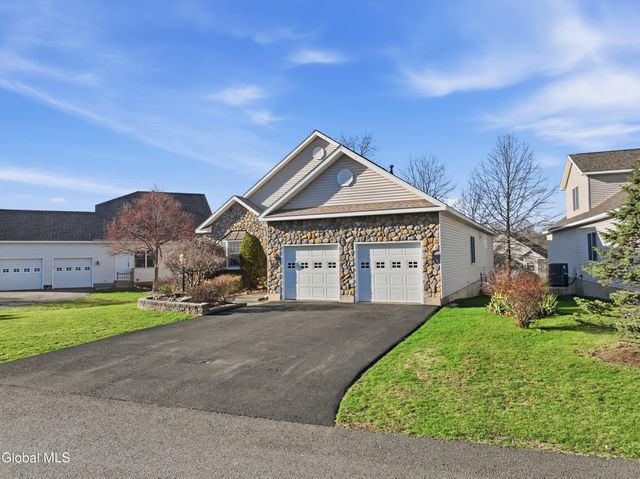 6 Cheshire Way, Colonie, NY 12211