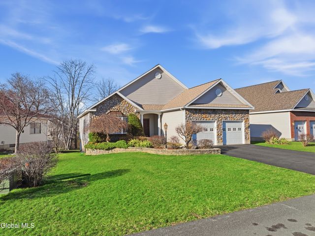 6 Cheshire Way, Colonie, NY 12211