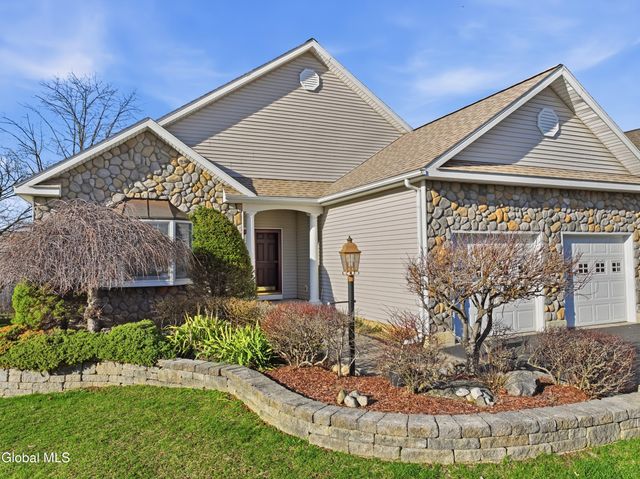 6 Cheshire Way, Colonie, NY 12211