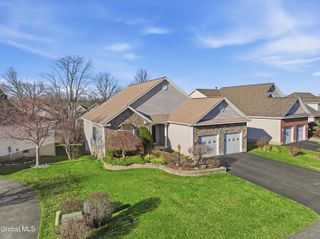 6 Cheshire Way, Colonie, NY 12211