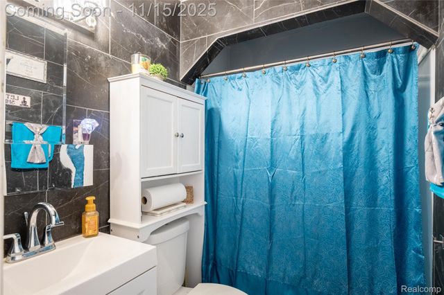 25270 Ford Street, Roseville, MI 48066