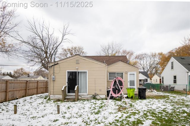 25270 Ford Street, Roseville, MI 48066