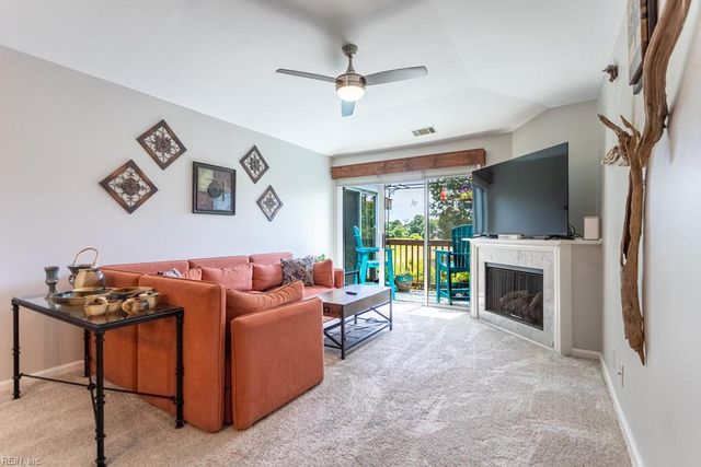425 Persimmon DR, Yorktown, VA 23693