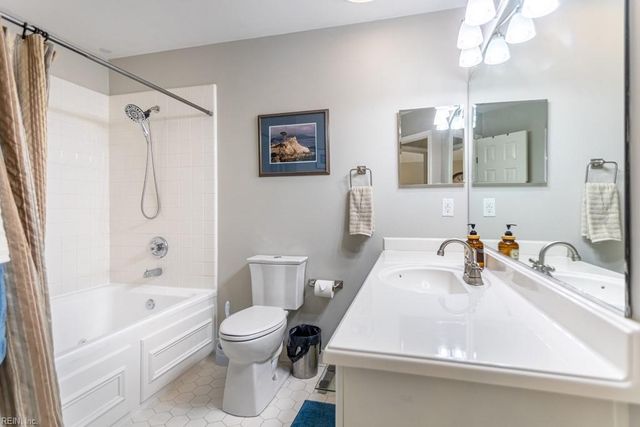 425 Persimmon DR, Yorktown, VA 23693