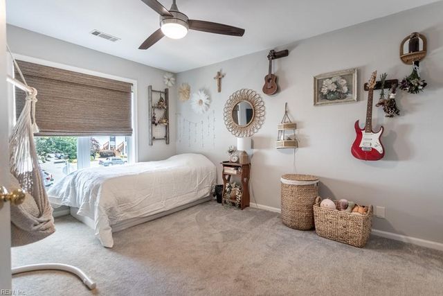 425 Persimmon DR, Yorktown, VA 23693