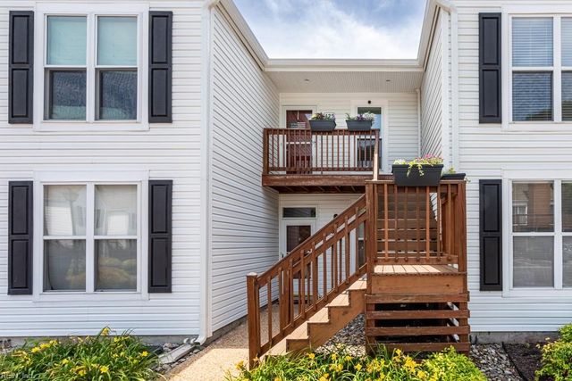 425 Persimmon DR, Yorktown, VA 23693