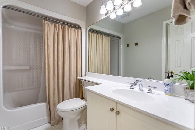 425 Persimmon DR, Yorktown, VA 23693