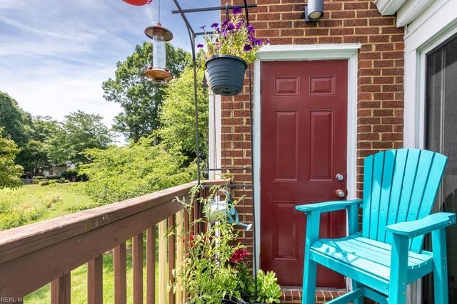 425 Persimmon DR, Yorktown, VA 23693