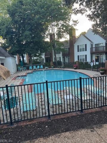 425 Persimmon DR, Yorktown, VA 23693