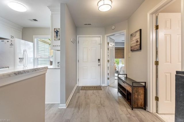 425 Persimmon DR, Yorktown, VA 23693