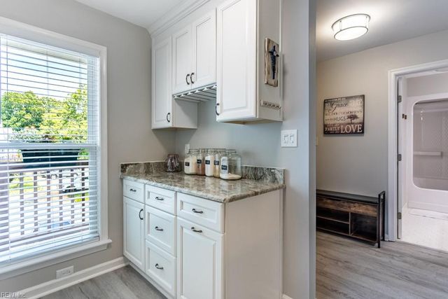 425 Persimmon DR, Yorktown, VA 23693