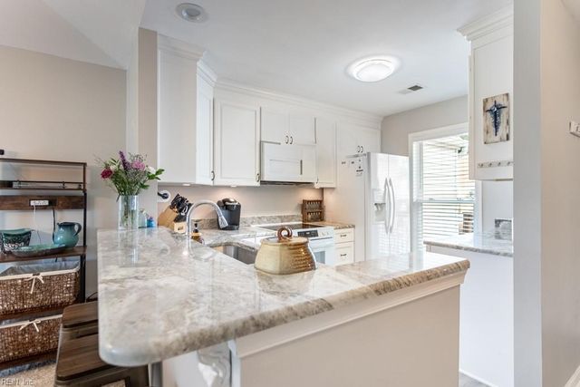425 Persimmon DR, Yorktown, VA 23693