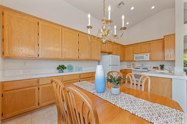 551 Heiler Way, Folsom, CA 95630