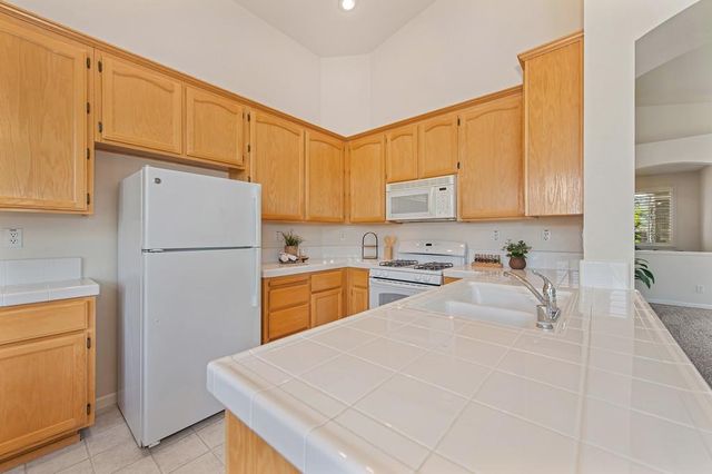 551 Heiler Way, Folsom, CA 95630
