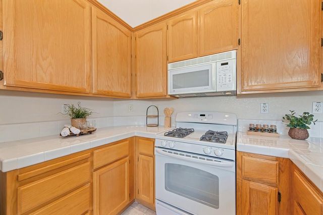 551 Heiler Way, Folsom, CA 95630