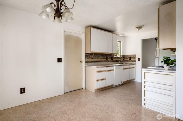 4511 Woodland Circle, Oak Harbor, WA 98277