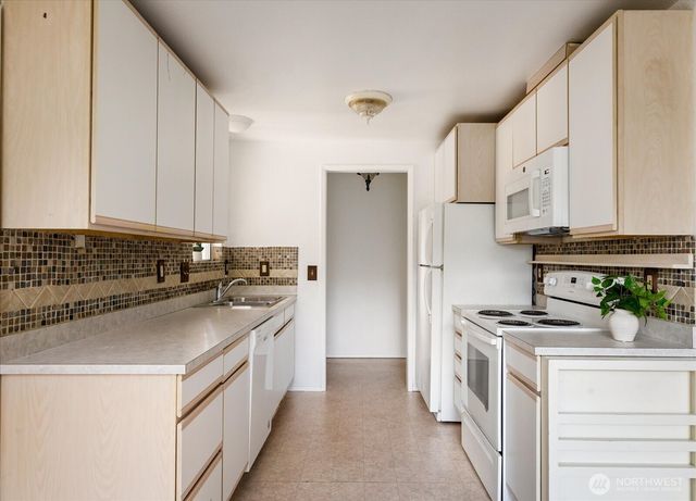 4511 Woodland Circle, Oak Harbor, WA 98277