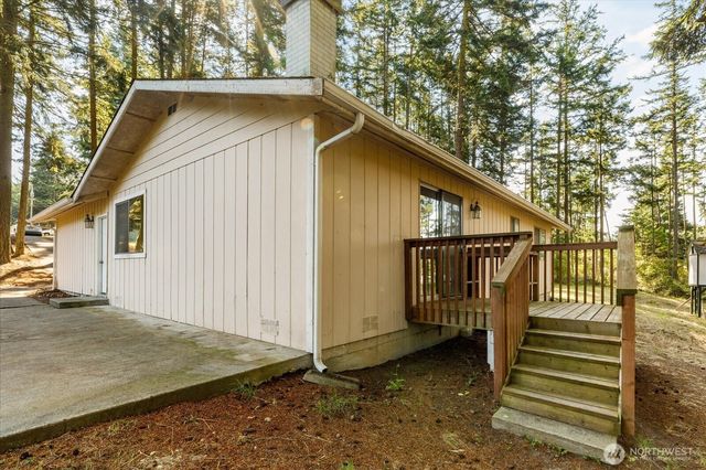4511 Woodland Circle, Oak Harbor, WA 98277