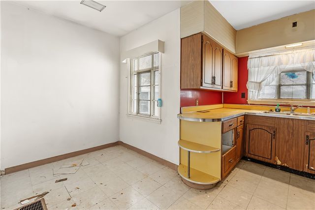 1349 2nd St, New Brighton, PA 15066