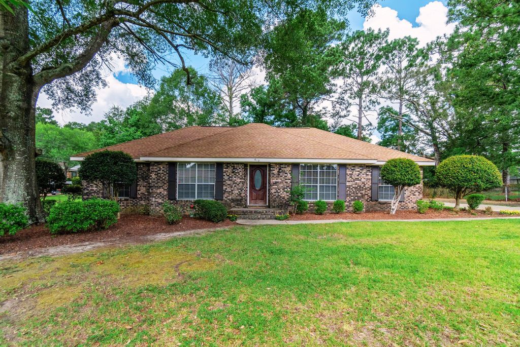 613 Southeast Circle, Hattiesburg, MS 39402