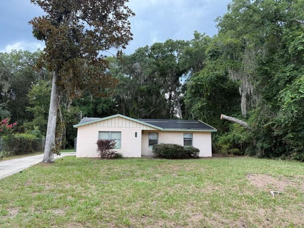 107 WOODLAWN ROAD, Satsuma, FL 32189