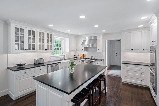 235 Hollander Road, Wayzata, MN 55391