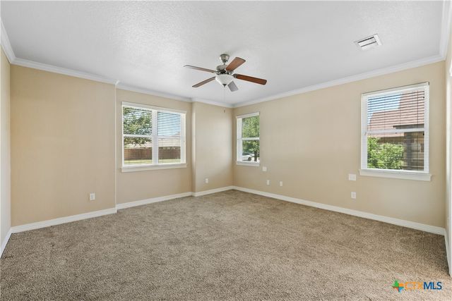 100 Magan Ln, Jarrell, TX 76537
