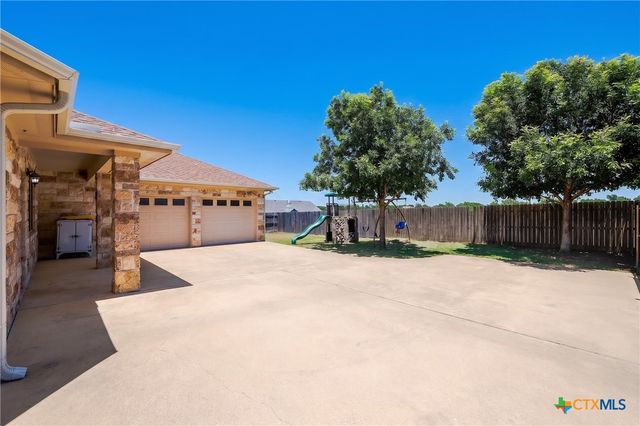 100 Magan Ln, Jarrell, TX 76537