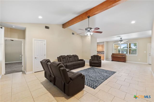 100 Magan Ln, Jarrell, TX 76537