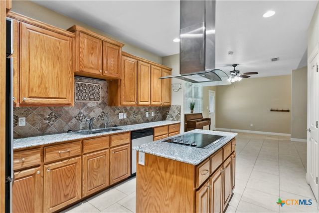 100 Magan Ln, Jarrell, TX 76537