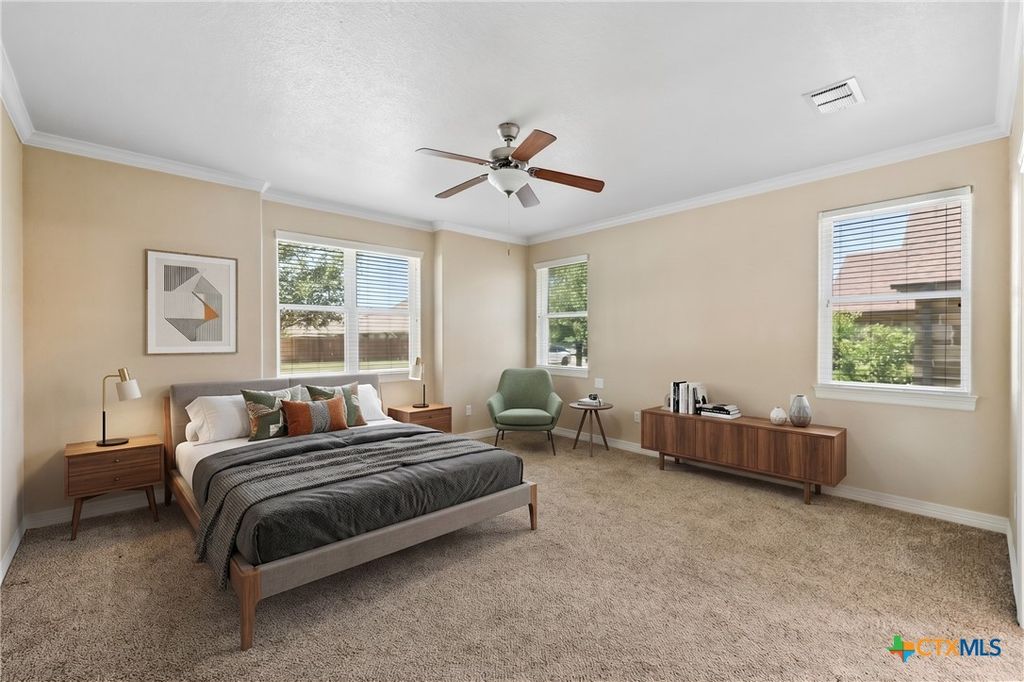Image 11 of property listing at 100 Magan Ln, Jarrell, TX 76537