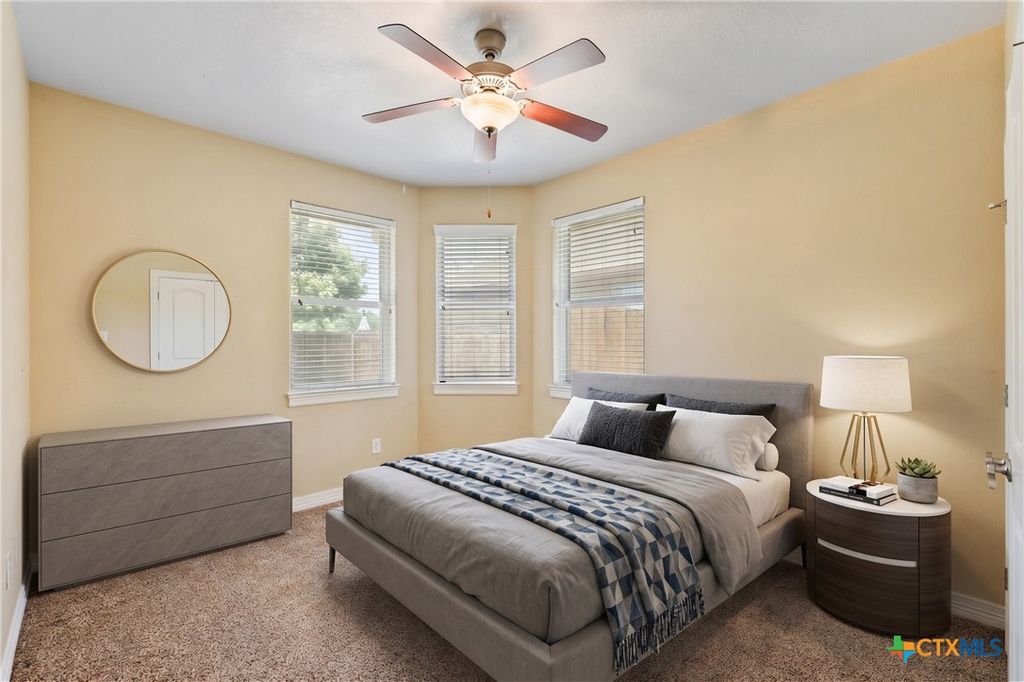 Image 16 of property listing at 100 Magan Ln, Jarrell, TX 76537