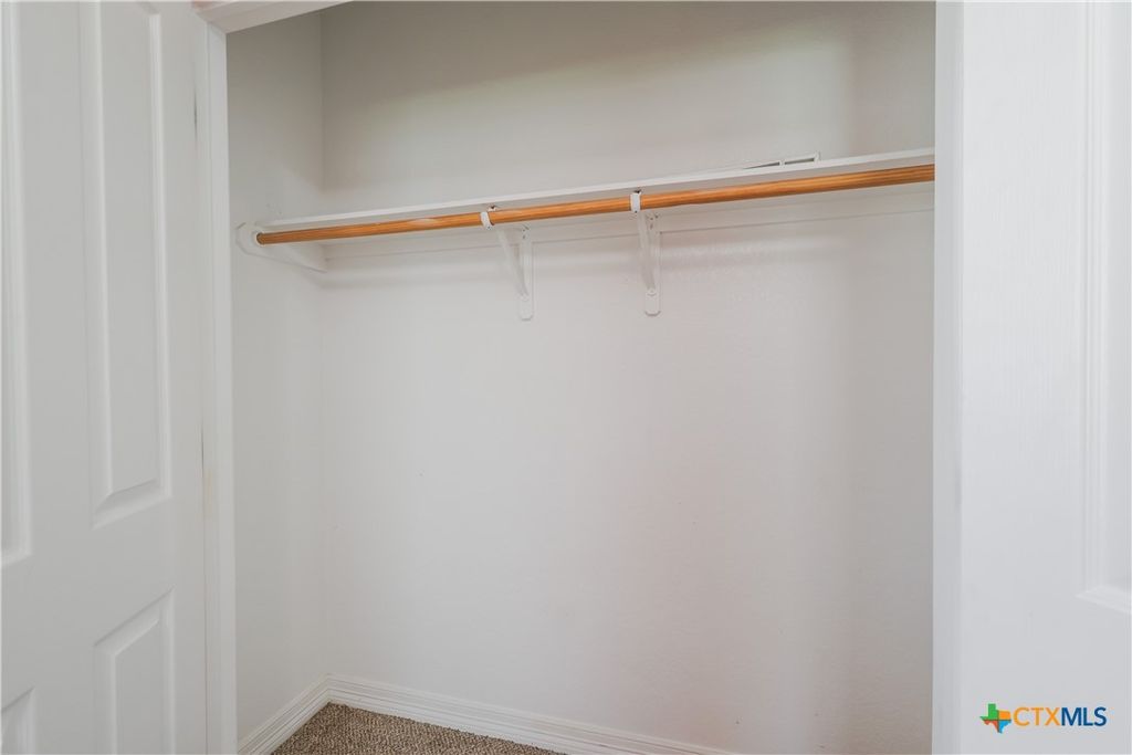 Image 17 of property listing at 100 Magan Ln, Jarrell, TX 76537