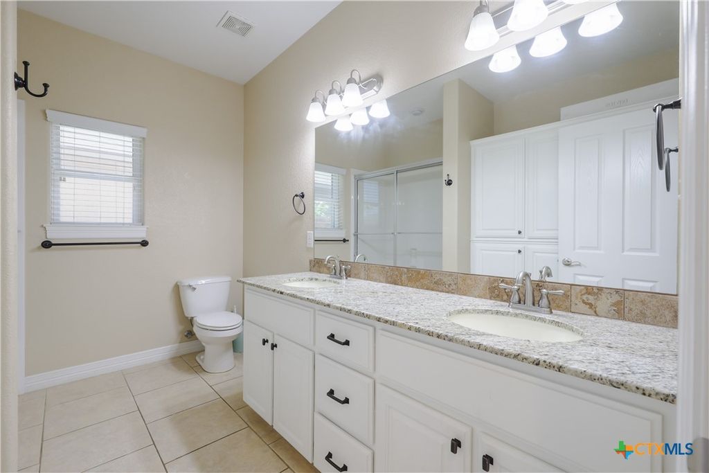 Image 18 of property listing at 100 Magan Ln, Jarrell, TX 76537