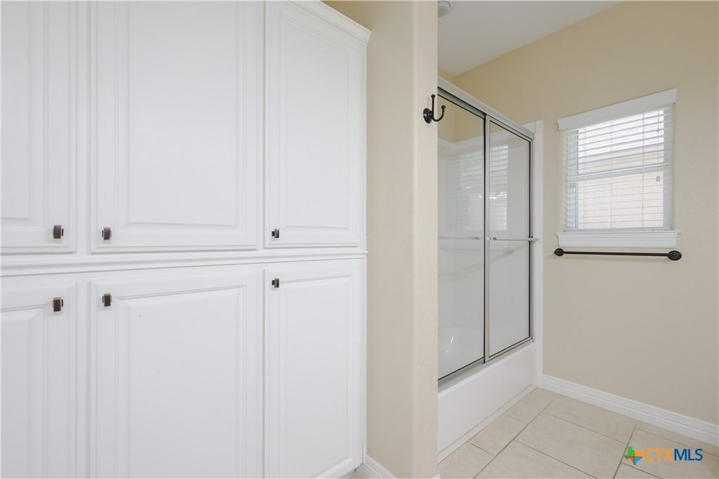 Image 19 of property listing at 100 Magan Ln, Jarrell, TX 76537