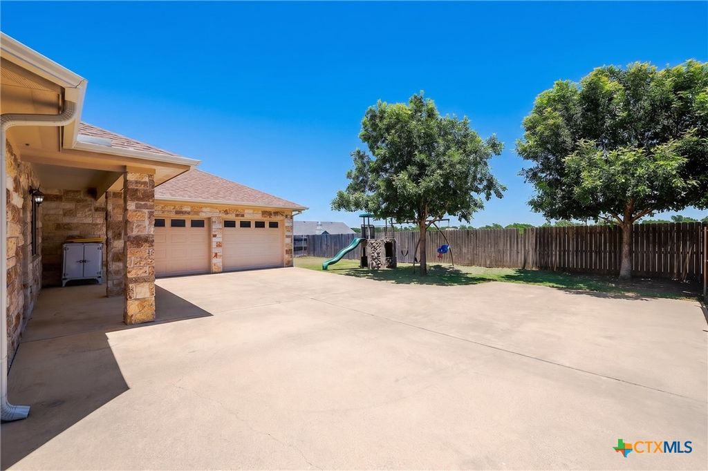 Image 20 of property listing at 100 Magan Ln, Jarrell, TX 76537