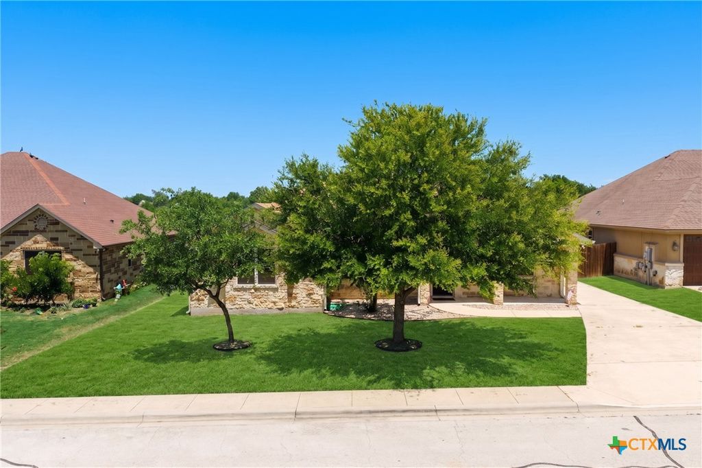Image 22 of property listing at 100 Magan Ln, Jarrell, TX 76537