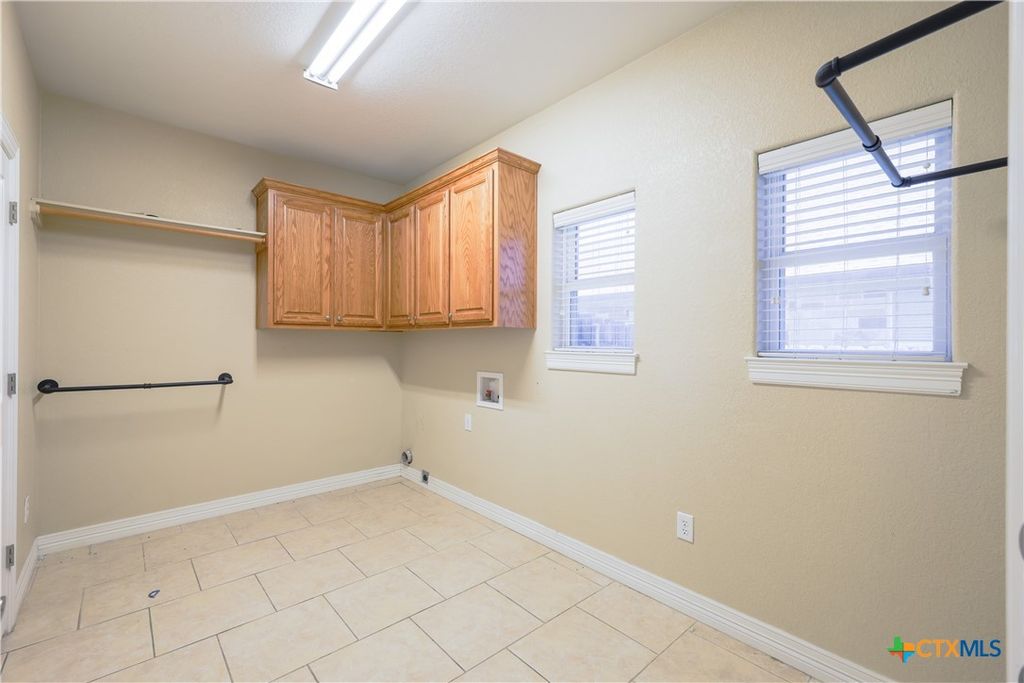 Image 25 of property listing at 100 Magan Ln, Jarrell, TX 76537