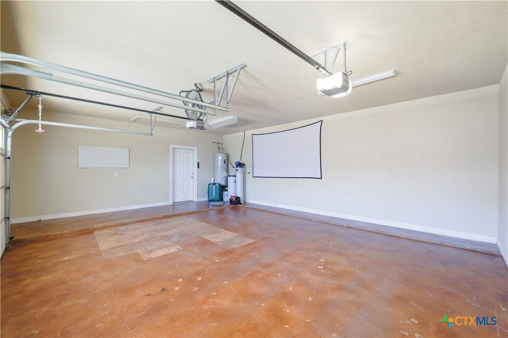 Image 26 of property listing at 100 Magan Ln, Jarrell, TX 76537