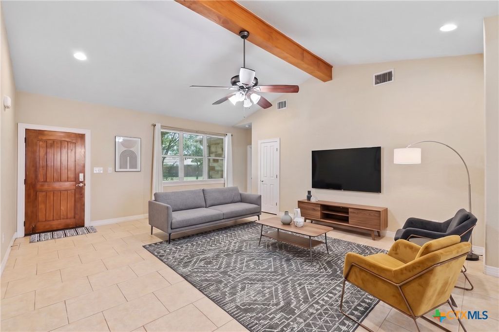 Image 27 of property listing at 100 Magan Ln, Jarrell, TX 76537