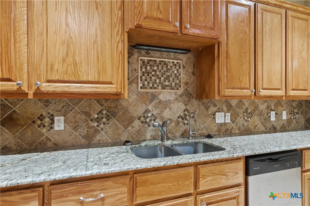 Image 9 of property listing at 100 Magan Ln, Jarrell, TX 76537