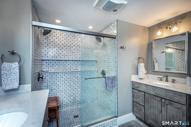 30 Hollow Road, Woodbury, CT 06798