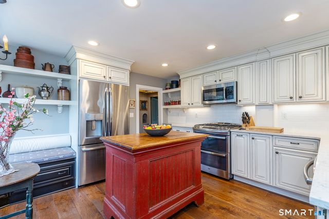 30 Hollow Road, Woodbury, CT 06798